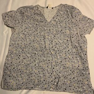 Cherokee Light Gray V-Neck Tunic with Yellow and Black Polka Dots